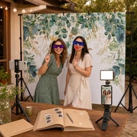 Fotóbuli hangulatcsomag: fotóháttér + villogó szemüveg + gyűrűlámpa + 2 db szelfibot + vendégkönyv 1