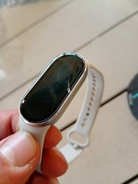 Inteligentný náramok Xiaomi Smart Band 10 strieborný - 1,72" AMOLED displej, 21-dňová výdrž — chybný, čiastočne funkčný: prasknutý displej (stav: pozri 2. obrázok) 4