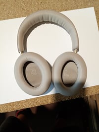 Slúchadlá Bose QuietComfort Ultra s potlačením hluku, priestorovým zvukom, 24-hodinovou výdržou batérie, piesková farba – Limited Edition – používané 3