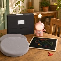Študijný kútik: tabuľa + USB lampa + A4 zakladač + 2× vankúš 1