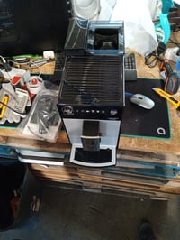 Automatický kávovar Melitta Latticia OT Series 600 F300-101 so zabudovaným mlynčekom a systémom na mlieko, One Touch, 1,5 l, strieborná/čierna 2