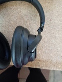 Căști Bluetooth 5.3 Amazon Basics — defecte, funcționează parțial: sistemul de prindere al perniței stângi este slăbit (stare: vezi imaginea nr. 2) 4