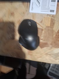 Ergonomická bezdrôtová myš AmazonBasics s rýchlym rolovaním, čierna, 12,6 x 8,2 cm, používaná 2