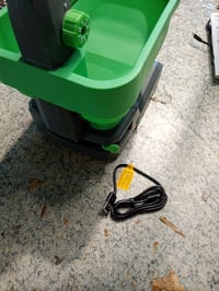 Distribuitor de îngrășământ cu acumulator WORKPRO X 7,2V, 8 moduri de dozare, 6 viteze — defect, pentru piese: nu pornește (stare: vezi a 2-a imagine) 2