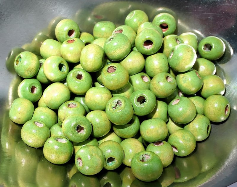 Chartreuse színű 8-9mm-es fa gyöngyök - 80 db-os készlet