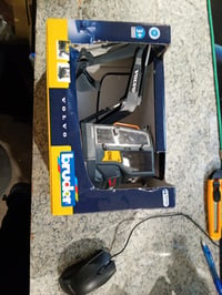 Bruder 02465 Volvo ECR40 kompakt kotró játék 1:16 méretarányú, gumilánctalppal és — Sérült a csomagolás (állapot: lásd a 2. képet) 2