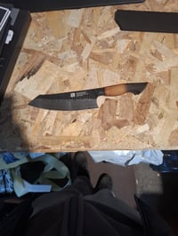 Cuțit Santoku XINZUO 19,3 cm, oțel damasc, model ciocănit, mâner din stejar alb și G10 roșu — mică deteriorare pe lamă (stare: vezi a 2-a imagine) 2
