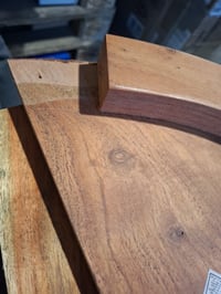 Masă de bistro vidaXL, rotundă, din lemn masiv de acacia, Ø70x75 cm – Defectă, ruptă în două — defectă, pentru piese: blat rupt în două (stare: vezi a 2-a fotografie) 4
