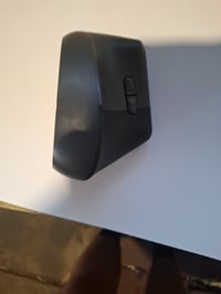 Ergonomická vertikálna myš Logitech Lift, bezdrôtová, pre pravákov, sivá – používaná 3