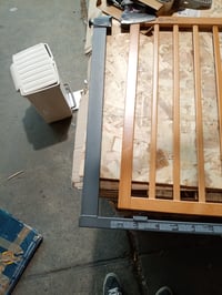 Bezpečnostná detská zábrana Safety 1st Simply Close, drevo a grafit, 73 – 80 cm — Na niektorých miestach je materiál poškodený (stav: pozri 2. obrázok) 3