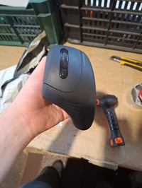 Ergonomická vertikálna bezdrôtová myš Mars Gaming MMW-ERGOPRO, čierna, optický senzor 3200 DPI, spínače Huano, 2,4 GHz prijímač 3