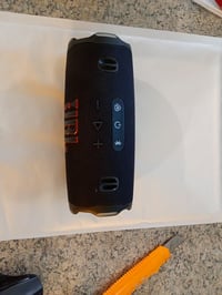 JBL Charge 6 hordozható Bluetooth hangszóró fekete — — hibás, alkatrésznek: nem kapcsol be, nem reagál a gombra (állapot: lásd a 2. képet) 2