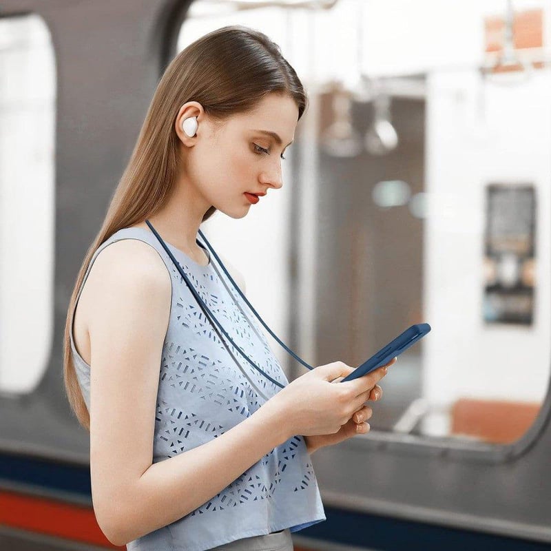 iPhone 11 Sötétkék Szilikon Tok Lánccal, Ütésálló, Mikroszálas Béléssel