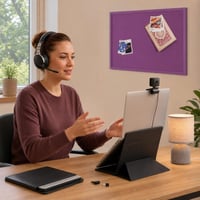 Meetingfény home office: webkamera + lámpa + headset + laptopállvány + parafatábla 1