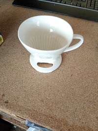 Suport filtru de cafea din porțelan Melitta 1x4 pentru preparare pour over, alb, cu fante laterale - stare folosită 2