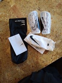 Apărători de tibie unisex Nike Mercurial Lite DN3611-100 - Alb/Negru, mărimea XS — lipsește manșonul de fixare (stare: vezi imaginea a 2-a) 2