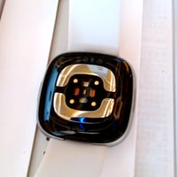 Fitbit Sense 2 pametni sat s bijelim remenom, kućištem od platinastog aluminija i ugrađenim GPS-om — Proizvod nema originalni punjač (stanje: vidi 2. sliku) 2
