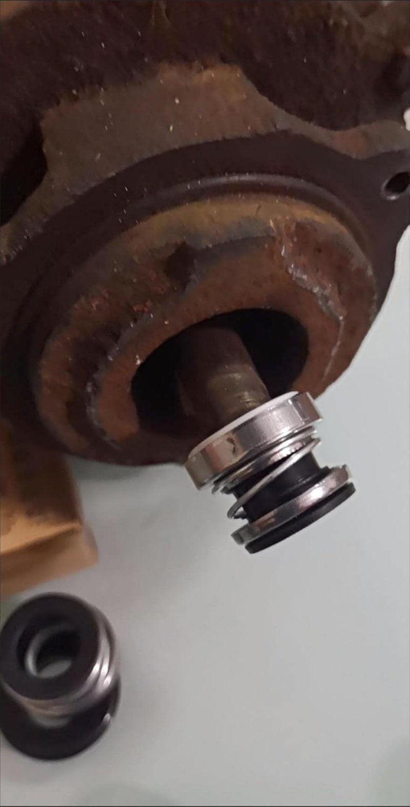 Othmro 108-15 Mechanikus Tengelytömítés 15mm Belső Átmérővel - Ötvözet és Műanyag Szivattyú Alkatrész Medencékhez, Jakuzzihoz és Vízpumpákho