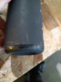 Bidon ION8 500 ml Negru, etanș, deschidere cu o singură mână, fără BPA, compatibil cu mașina de spălat vase — protecția de cauciuc de la bază este uzată (stare: vezi a 2-a imagine) 2