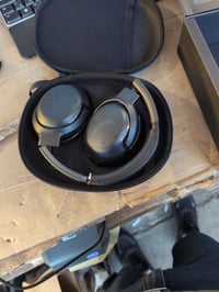 JBL Tour One M2 Bluetooth Over-Ear fejhallgató, fekete, zajszűrős, vezeték — hibás, alkatrésznek: nem kapcsol be (állapot: lásd a 2. képet) 5