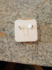 Căști Apple EarPods cu conector USB-C, alb, microfon și control al volumului, compatibile cu iPhone 15 și iPad, folosite 2