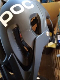 POC Tectal kerékpáros sisak trail és enduro túrákhoz, M méret (55-58 cm) - kis felületi karccal, működőképes (állapot: lásd a 2. képet) 2