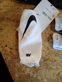 Apărători de tibie unisex Nike Mercurial Lite DN3611-100 - Alb/Negru, mărimea XS — lipsește manșonul de fixare (stare: vezi imaginea a 2-a) 3