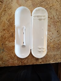 Periuță de dinți electrică Oral-B iO Series 2 — cap de periuță, etui de călătorie 3
