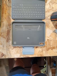 Puzdro s klávesnicou Logitech Rugged Folio pre iPad 10. generácie, rozloženie QWERTZ, grafitovo sivá farba 2