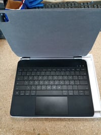Earto Magic Keyboard pre iPad Pro 12.9 so španielskou klávesnicou, 7-farebným RGB podsvietením, magnetickým plávajúcim dizajnom, trackpadom, čierna 2