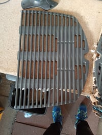Grilaj de gătit din fontă LOKHING pentru seria Weber Q300, Q320, Q3000, Q3200, set de 2 grile de schimb, dimensiune totală 63,5 x 45,21 cm, stare utilizată 3