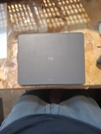 Klávesnicové puzdro Logitech Combo Touch pre iPad Air 13" (M2/M3/M4) — 1 kláves vypadnutý (stav: viď 2. obrázok) 5