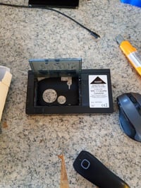 Convertor casetă VHS-C la VHS Nedis VCON110BK negru - defect, funcționează parțial: clapeta nu se închide (stare: vezi imaginea a 2-a) 2