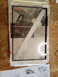 Spigen Glas.tR EZ Fit Tesla Model Y L, Standard, Premium 2026 i Performance — ogrebotine po sredini i sa strane (stanje: vidi 2. sliku) 5