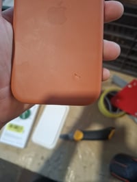 Silikónový kryt Apple iPhone 17 Pro MagSafe vo farbe terracotta – drobné kozmetické poškodenie na zadnej strane (stav: pozri 2. obrázok) 2
