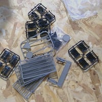 Set de joacă șantier de construcții JAMARA 412413, scară 1:20 – garduri, bariere, indicatoare de avertizare, jaloane – set incomplet, piesă de expunere — set de 30 de piese 4