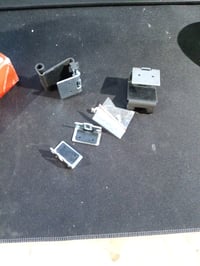 tesa Insect Stop set steznih adaptera za vrata protiv komaraca – antracit, 2 kopče (nepotpun set) 4