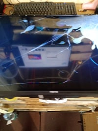 Televizor Smart Metz 40 inchi (100 cm) QLED+ FHD 40MQF7000Z Google TV — defect, pentru piese: ecran și carcasă deteriorate (stare: vezi a doua imagine) 3