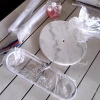 HAKU nemý sluha s kovovou konštrukciou a podstavcom z bieleho mramoru, stojan na oblečenie do spálne — Viditeľné známky používania (stav: pozri 2. obrázok) 2