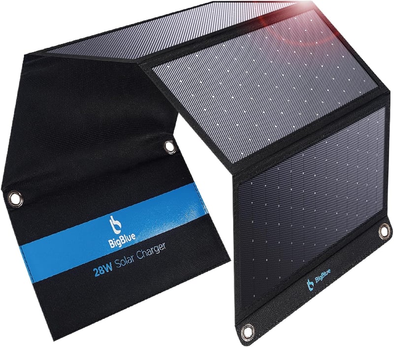 BigBlue 28W Hordozható Napelemes Töltő 3 USB Porttal, Vízálló, Összehajtható Napelem Panel Kempingezéshez, iPhone Android GoPro Eszközökhöz