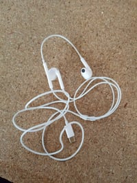 Căști Apple EarPods USB-C – Defecte, funcționează parțial (dreapta — defectă, funcționează parțial: casca dreaptă nu se aude (stare: vezi a 2-a imagine) 2