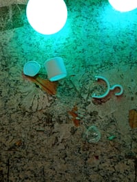 BOBOPAI Újratölthető LED Izzó Távirányítóval és Érintéssel, 2600 mAh Akkumulátor, E27, RGB, 2 — törött akasztó (állapot: lásd a 2. képet) 2