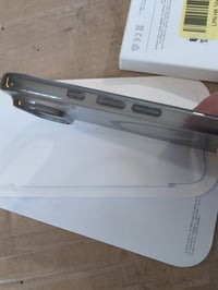 Priehľadný kryt Apple iPhone Air MagSafe – farba Shadow, používaný stav — známky používania na bočných tlačidlách (stav: viď 2. obrázok) 2