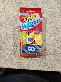Mattel Games UNO H2O To Go P1703 vízálló kártyajáték karabinerrel, 2-10 játékos, 7 éves kortól, strand és utazás, bontott 3