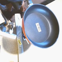 Nepriľnavá hliníková panvica Fissler Cenit s červeným povrchom, priemer 28 cm, vysoký okraj, vhodná na indukciu — pretlačená (stav: viď 2. obrázok) 2