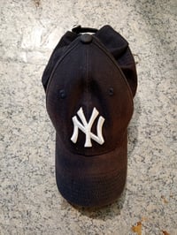 Șapcă de baseball New Era MLB 9Forty League Basic unisex, reglabilă, tip snapback, bleumarin, cu logo New York Yankees brodat, stare folosită 2