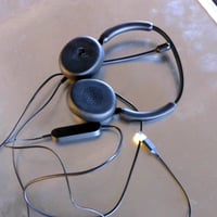 Jabra Evolve 10 žičane slušalice USB-A — za dijelove / neispravno: Poderana unutrašnjost jastučića na lijevoj slušalici (stanje: vidi 2. sliku) 2