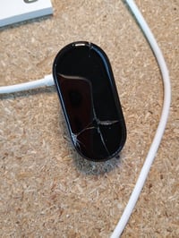 Smartwatch și tracker de fitness Xiaomi Smart Band 10 cu ecran AMOLED — defect, pentru piese: ecran spart și nefuncțional, curea (stare: vezi a 2-a poză) 3