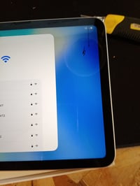 Apple iPad, cip A16, ecran Liquid Retina de 11 inchi, 128 GB, WiFi 6 — defect, funcționează parțial: afișaj cu dungi în colțul din dreapta (stare: vezi imaginea 2) 2