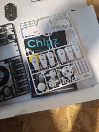 Inteligentná stavebnica robota Kosmos Chipz 621001 pre deti od 8 do 14 rokov, sledovanie pohybu – chýba zadný kryt ovládacieho panela (stav: pozri 2. obrázok) 4
